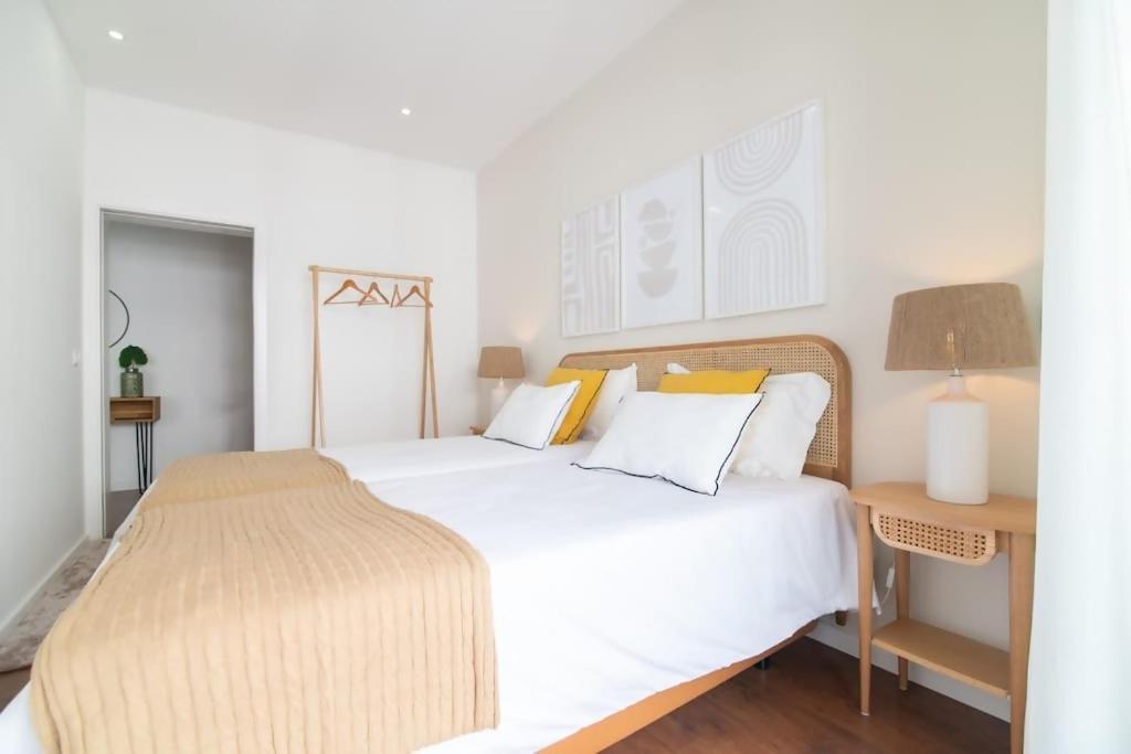 Cozy Sea View Apartment Near City & Airport Ponta Delgada Exterior foto